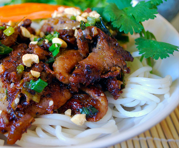 Beef Over Soft Rice Noodles: Marinated Beef Stir Fry with Fresh Vegetables and Toppings. A Tantalizing and Flavorful Dish!